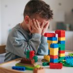 Chuyên gia chỉ ra 5 dấu hiệu trẻ đang bị áp lực quá mức