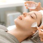 Peel da mùa hè: Làm đẹp hay dễ khiến da tổn thương?