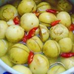 Muối cà pháo thế nào để không bị thâm hay nổi váng?