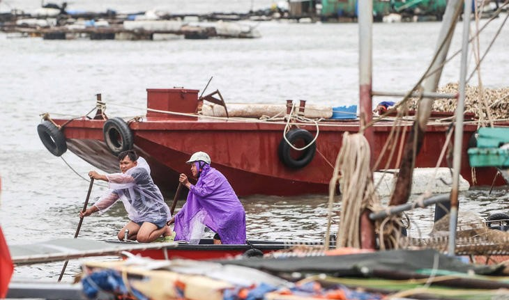 Những bệnh da liễu rất dễ gặp trong mùa mưa lũ