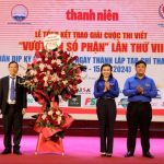 Gần 1.000 tác phẩm tôn vinh những tấm gương 