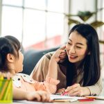Muốn con gái hạnh phúc và bản lĩnh, mẹ đừng quên dạy 6 điều này