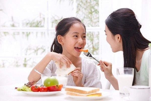Làm sao để trẻ yêu rau xanh? Cha mẹ nhất định phải biết 7 mẹo này