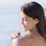 Tắm nắng vẫn đẹp da: Mẹo chống nắng và dưỡng da khi đi biển