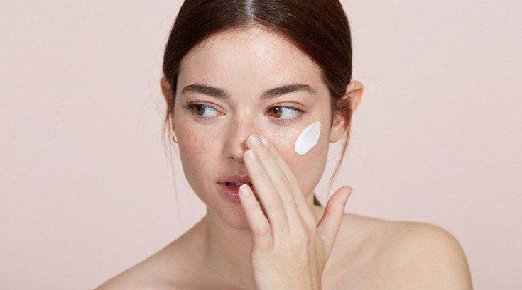 Trang điểm mùa hè: Làm sao để mặt không đổ dầu, nền không xuống tông?