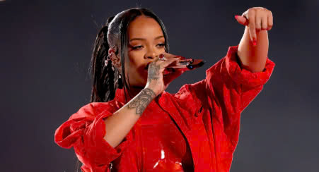 Rihanna khiến Met Gala “nổ tung” khi lộ bụng bầu lần ba trên thảm đỏ