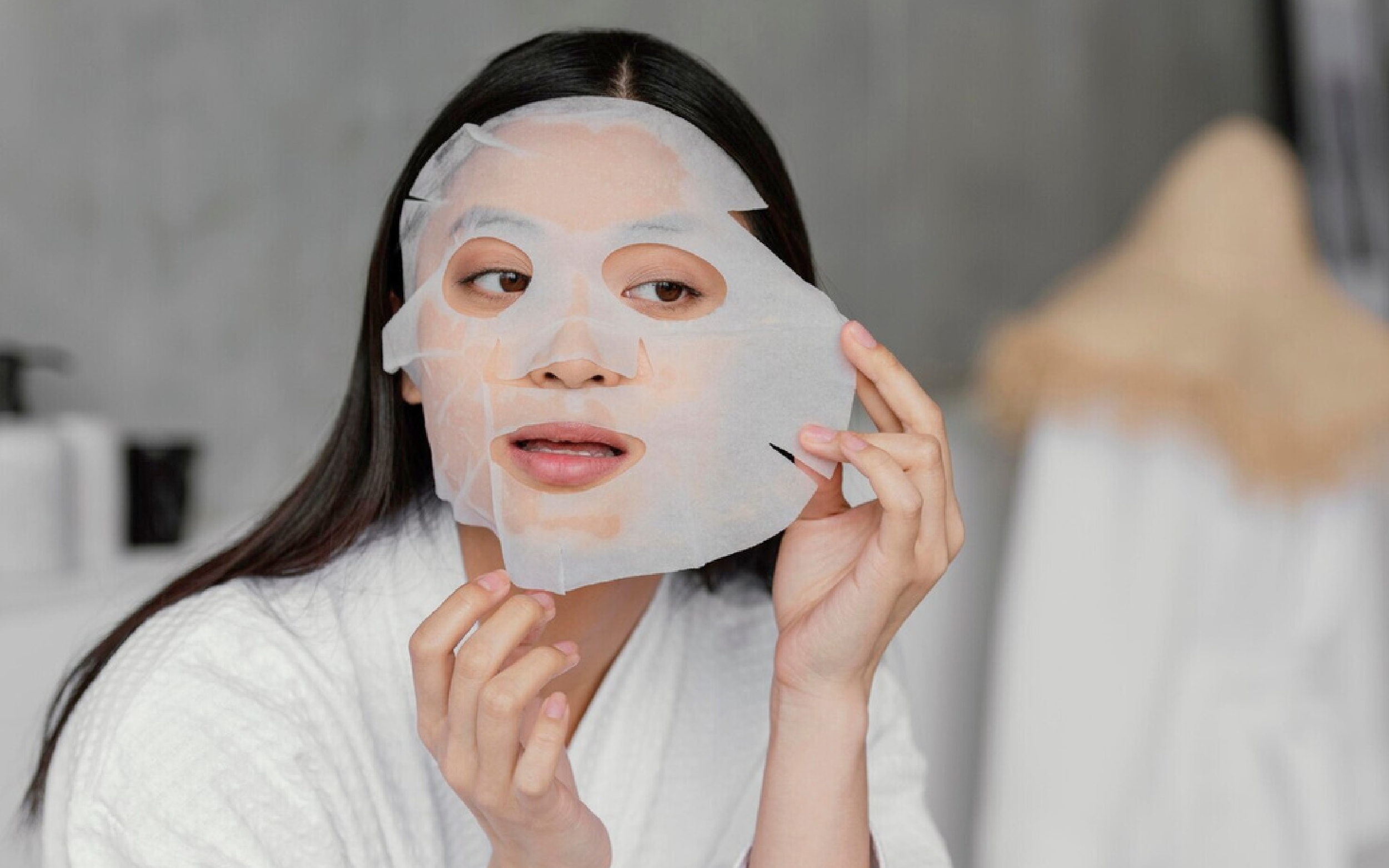Đắp mặt nạ giấy sai cách có thể khiến da tệ hơn: 4 vấn đề thường gặp