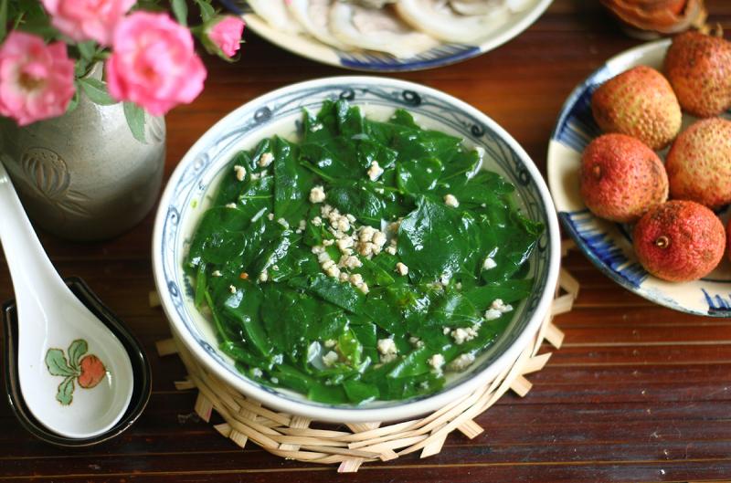Tại sao nên vò rau ngót trước khi nấu? Lý do không phải ai cũng biết
