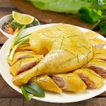 Luộc gà bắt đầu từ nước lạnh hay nước nóng: Bí quyết đơn giản quyết định độ ngon của món gà