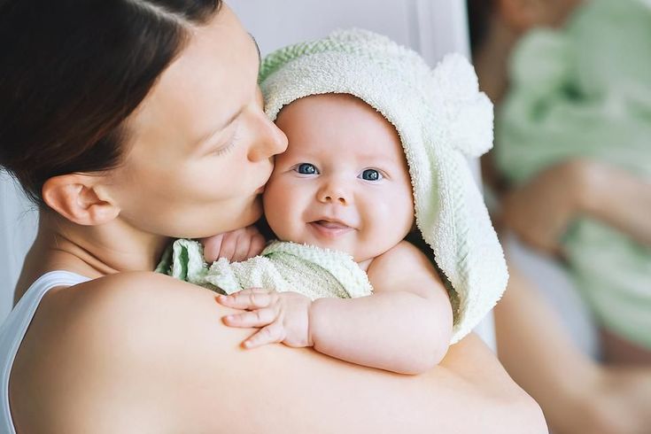 Màu sữa mẹ thay đổi có nguy hiểm không? Dấu hiệu bình thường và bất thường mẹ cần biết