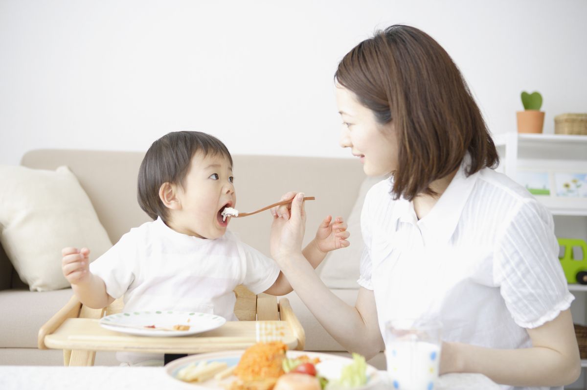 Buổi sáng nên cho trẻ ăn gì để tràn đầy năng lượng cả ngày?