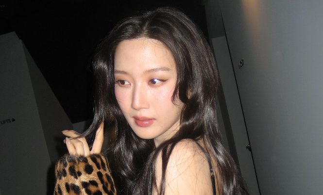 Moon Ga Young đốt cháy Milan Fashion Week với visual gợi cảm bậc nhất