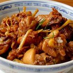 Mẹo kho gà với nước dừa: ngon ngọt tự nhiên, chuẩn vị gia đình