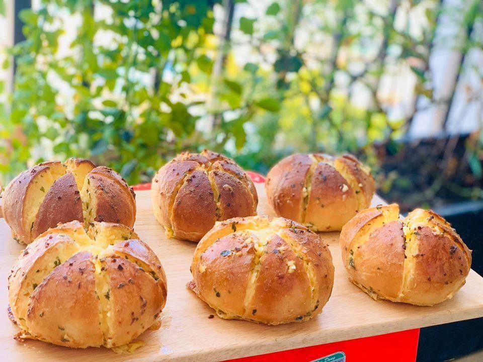 Công thức bánh mì bơ tỏi phô mai chuẩn quán, ai làm cũng thành công