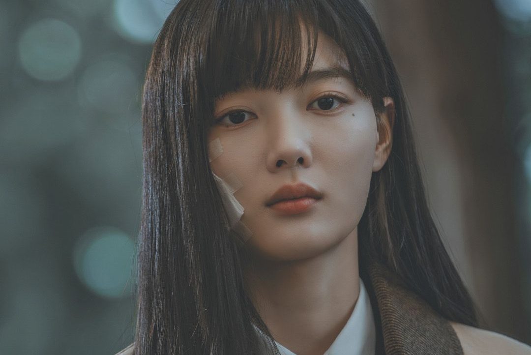 Kim Yoo Jung thoát mác “em gái quốc dân”, gây ấn tượng với vai diễn đầy ám ảnh trong Dear X