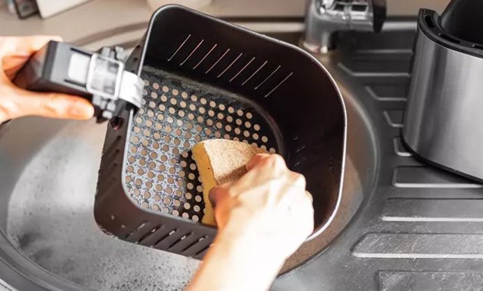 Nồi chiên không dầu bị rỉ sét? Đây là cách khôi phục sáng bóng như mới