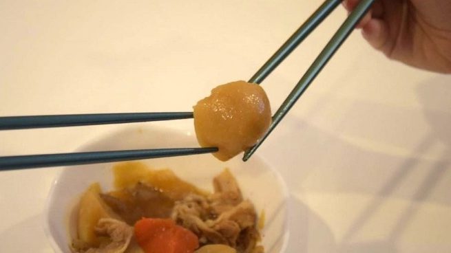 Cấm kỵ ít ai biết: Vì sao người Việt xem “nối đũa” là xui xẻo?