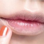 Chỉ với vài bước đơn giản, đôi môi khô nứt sẽ mềm mịn trở lại