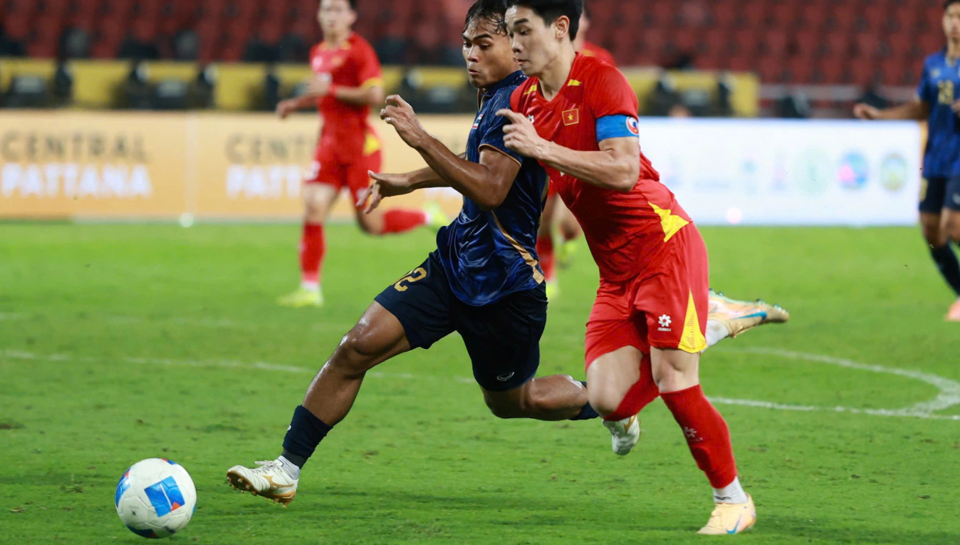 Việt Nam là đội tuyển tăng bậc nhiều nhất FIFA tháng 12