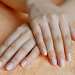 Móng tay khô gãy? Hãy thử ngay những cách chăm sóc sau