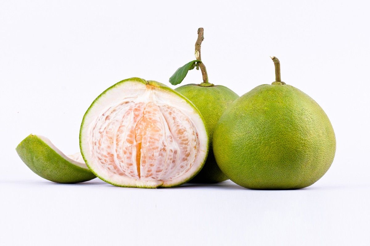 Ủ tóc bằng vỏ bưởi: Phương pháp dân gian cho mái tóc chắc khỏe