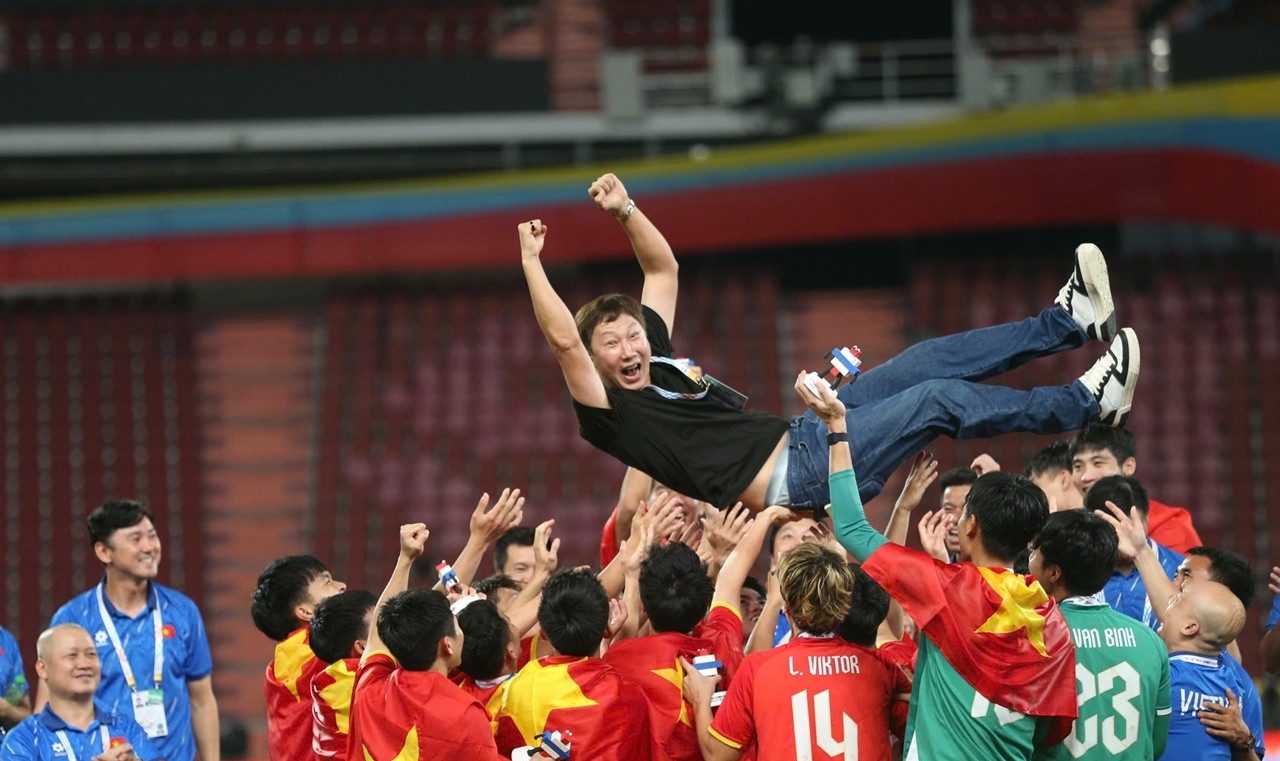 HLV Kim Sang Sik đi vào lịch sử: 