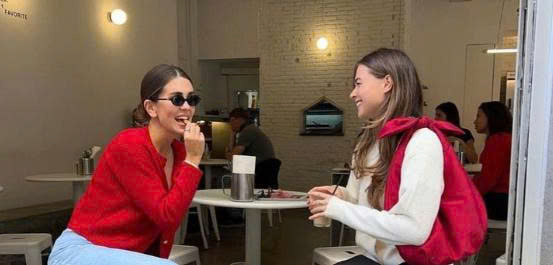 Không cần đau đầu mỗi sáng, diện chân váy công sở theo 4 công thức