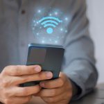 Vì sao Wi-Fi đủ vạch mà vào web vẫn chậm? Hiểu đúng để xử lý đúng