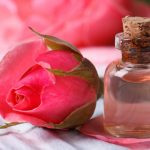 Phân biệt tinh dầu hoa hồng nguyên chất với hương liệu tổng hợp