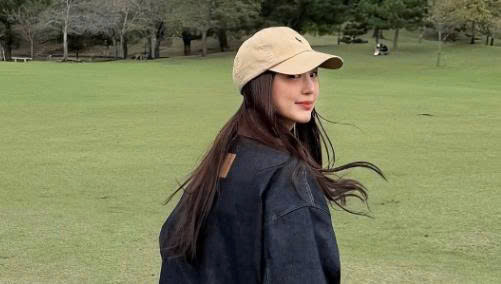 Những mẫu áo dài tay giúp phụ nữ trên 40 tuổi giữ vẻ thanh lịch