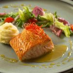 Cá hồi sốt chanh leo – món ngon lạ miệng cho bữa cơm gia đình