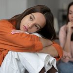 3 hành vi của cha mẹ dễ khiến con cái trưởng thành cảm thấy ngột ngạt