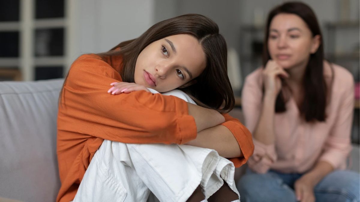 3 hành vi của cha mẹ dễ khiến con cái trưởng thành cảm thấy ngột ngạt