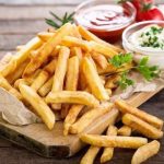 Làm khoai tây chiên tại nhà vẫn giòn tan như tiệm