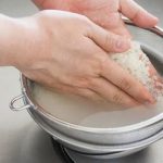 Phục hồi tóc hư tổn nhờ nước vo gạo – 5 lợi ích nên biết