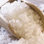 Ăn quá nhiều muối nguy hiểm thế nào? Tác hại ngắn hạn và lâu dài ít người để ý