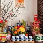 Chén nước trên bàn thờ gia tiên mang ý nghĩa gì trong tín ngưỡng Việt?