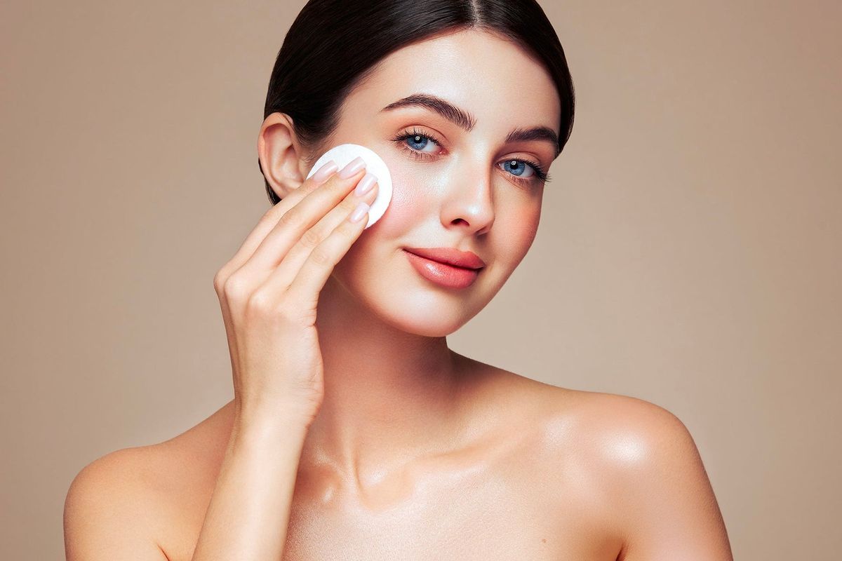 Giải pháp cho da dầu mùa nóng: Kiềm dầu đúng cách, giảm mụn rõ rệt