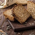 Ăn bánh mì đúng cách: 5 lựa chọn tốt cho người cao huyết áp