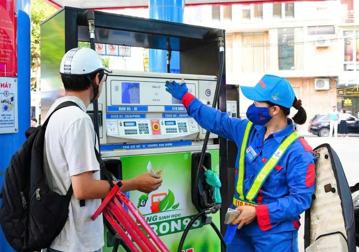 Doanh nghiệp đồng loạt chuyển sang bán xăng E10 từ tháng 6