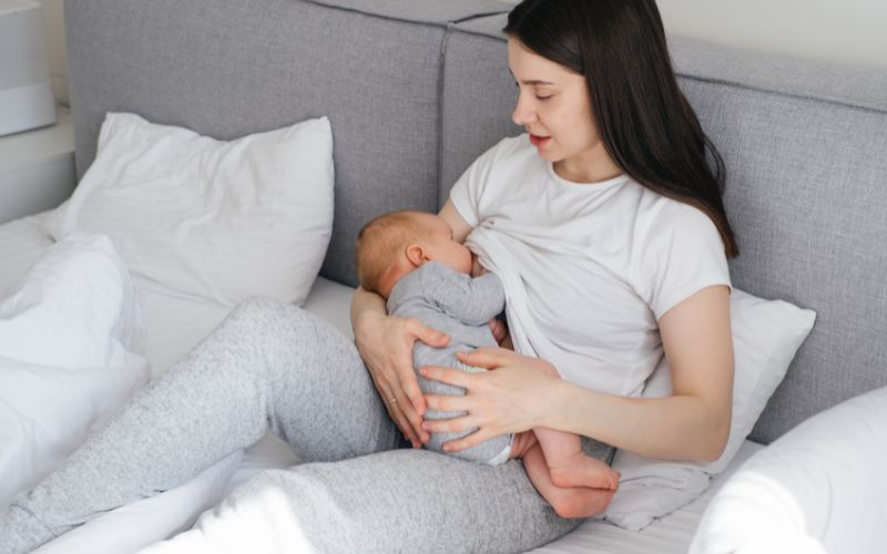 Những dưỡng chất mẹ ăn chay không nên thiếu khi nuôi con bằng sữa mẹ
